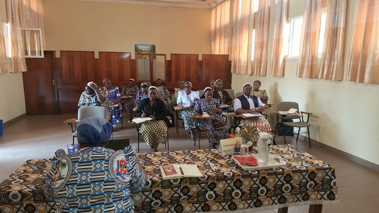 Les Sœurs étudiantes rencontrent sœur Clarisse Ngoie, Provinciale