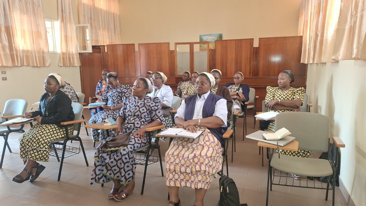 Les Sœurs étudiantes rencontrent sœur Clarisse Ngoie, Provinciale